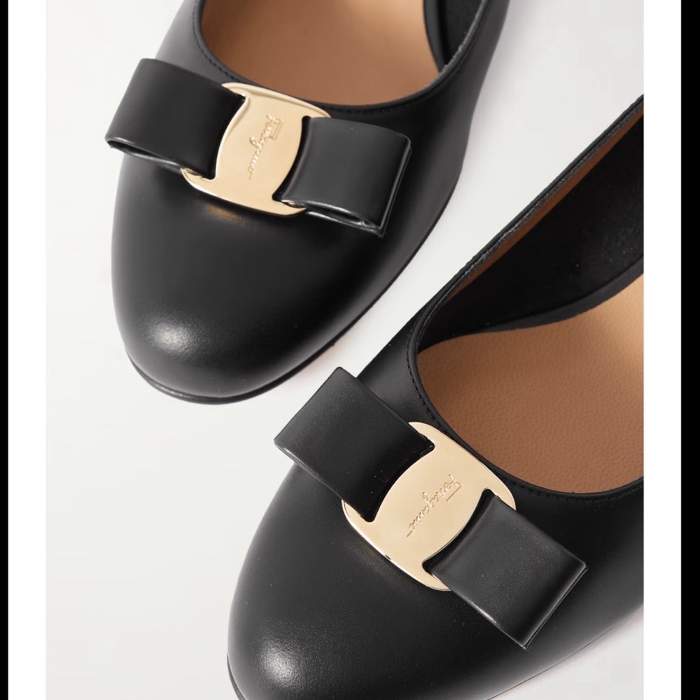 FERRAGAMO Vara bow-embellished leather pumps